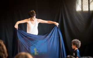 Kami Kami de et par Emmanuelle Firdion. Spectacle accompagné par la Cie Betty Blues